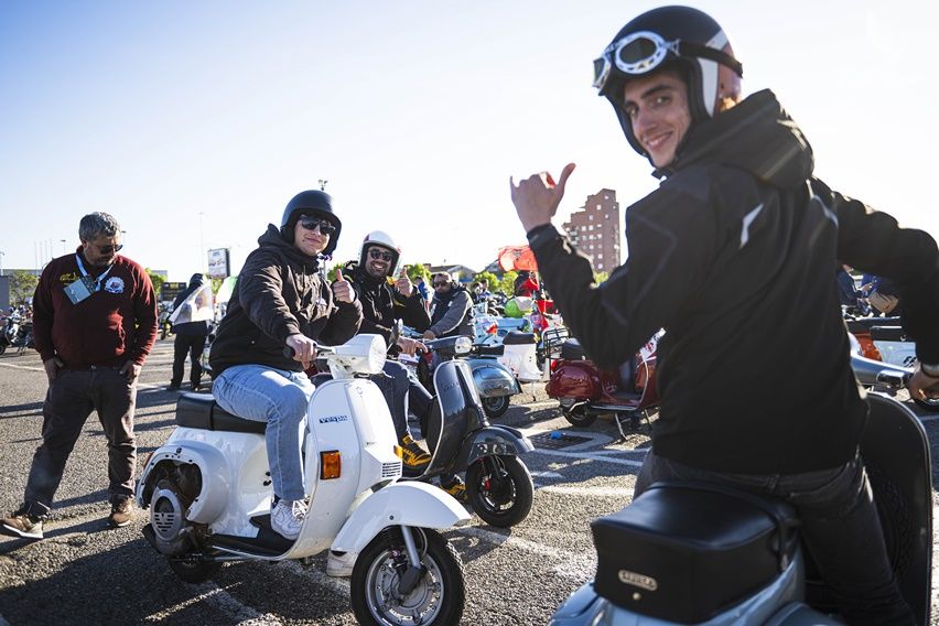 Lebih dari 30 Ribu Vespisti Ramaikan Vespa World Day 2024 Vespa World Day 2024