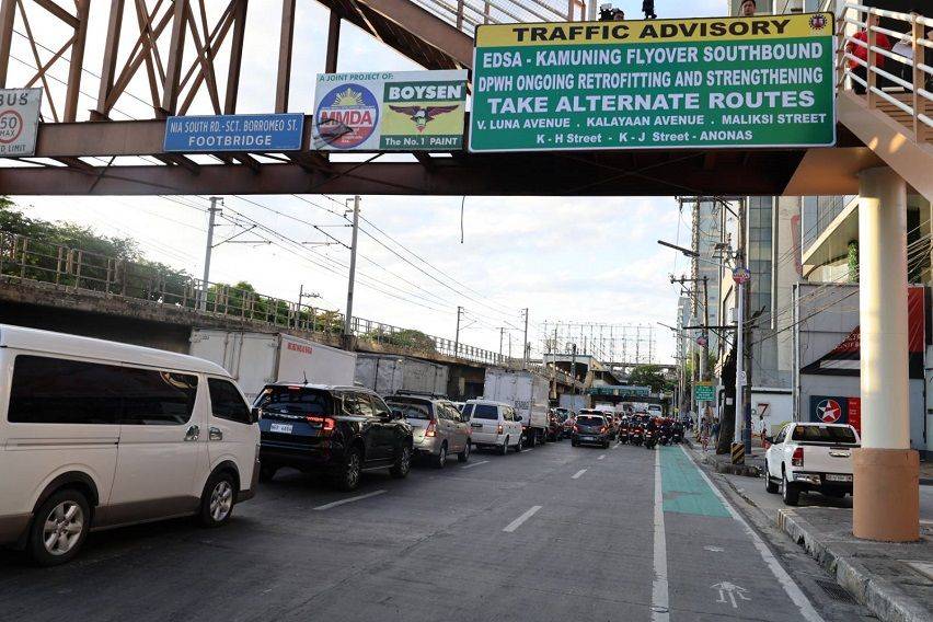 MMDA at EDSA-Kamuning Flyover