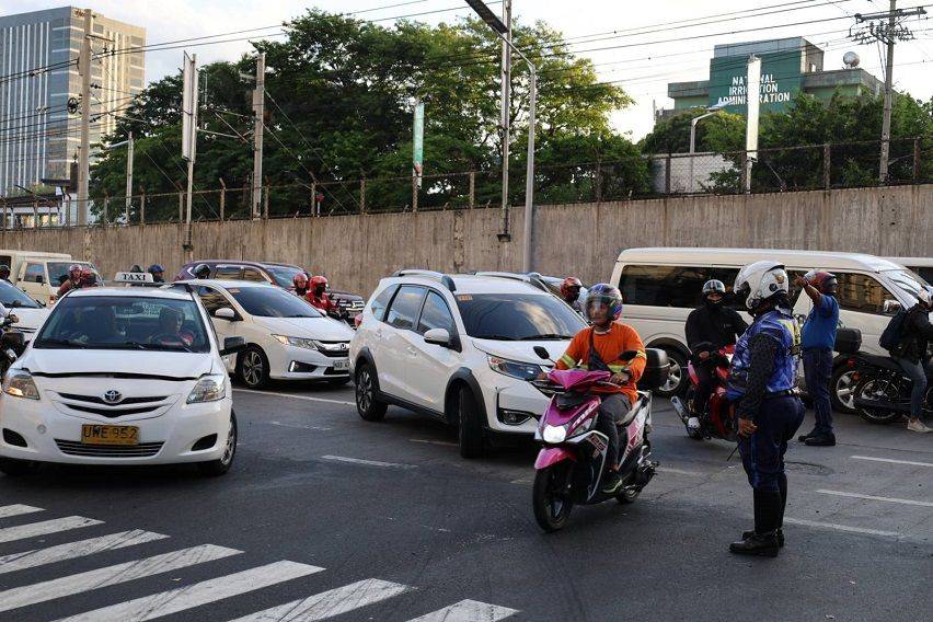 MMDA at EDSA-Kamuning Flyover