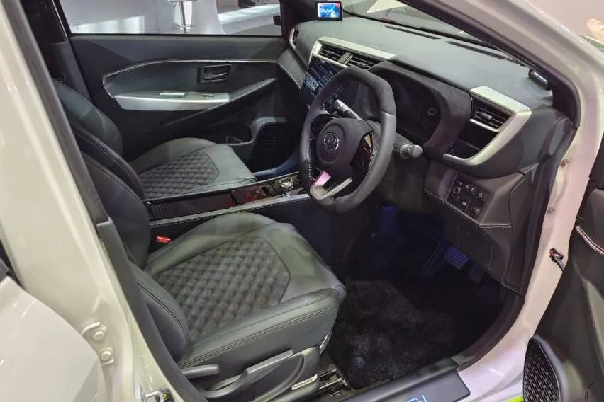 Daihatsu Sirion EV Interior