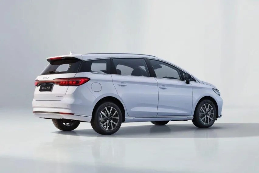 Mulai Berkeliaran di Indonesia, Lihat Spesifikasi MPV Listrik BYD M6 BYD M6 tes jalan di indonesia