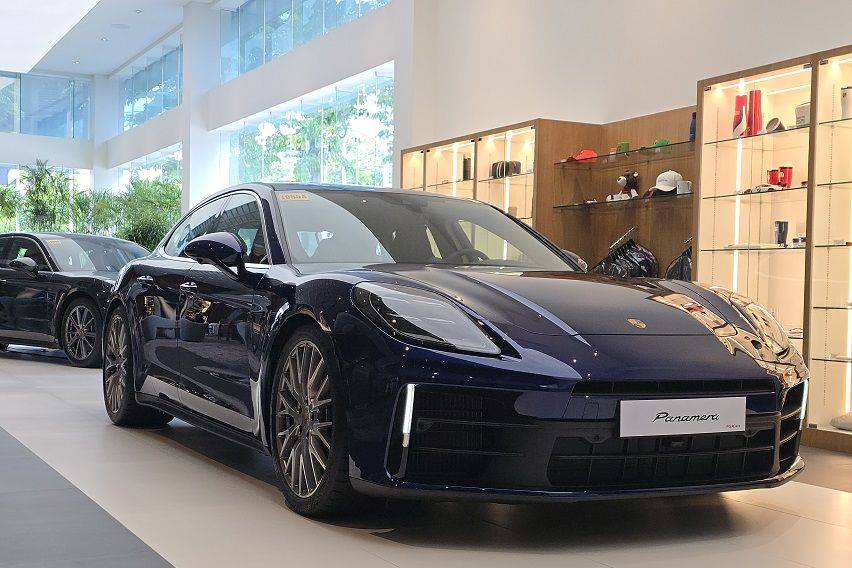 3rd-gen Porsche Panamera reaches PH roads