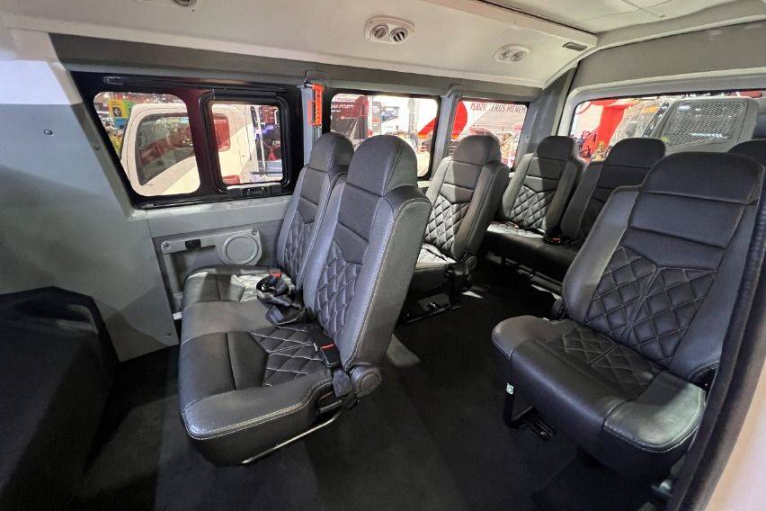 interior Traga Bus