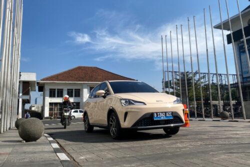 Mode Traksi Neta V-II, Fitur Parkir Paralel Praktis untuk Mobil Listrik Mode Traksi Neta V-II, Fitur Parkir Paralel Praktis untuk Mobil Listrik