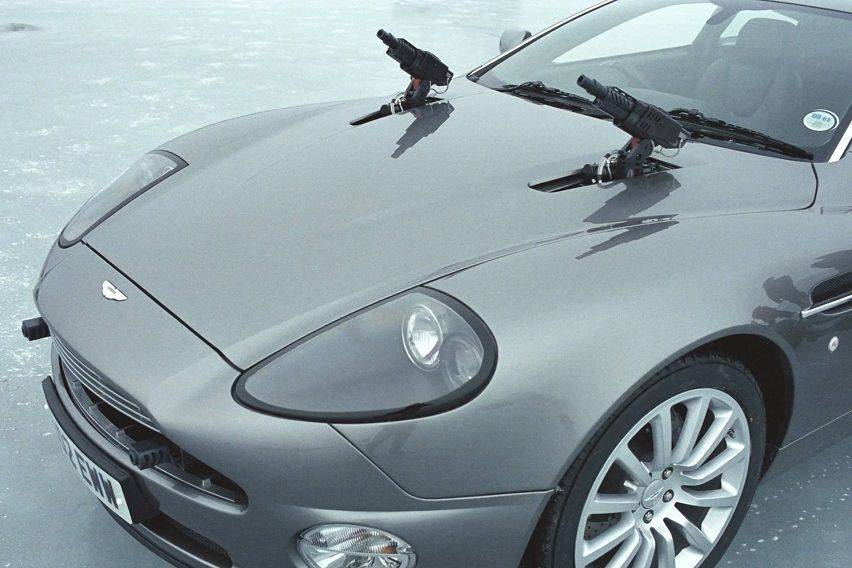 James Bond Aston Martin Vanquish 1