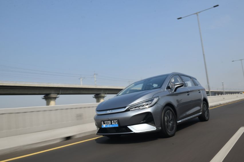 Test Drive BYD M6: EV yang Layak sebagai Mobil Keluarga Test Drive BYD M6: EV yang Layak sebagai Mobil Keluarga