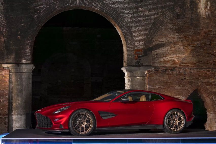 New Aston Martin Vanquish breaks cover New Aston Martin Vanquish breaks cover