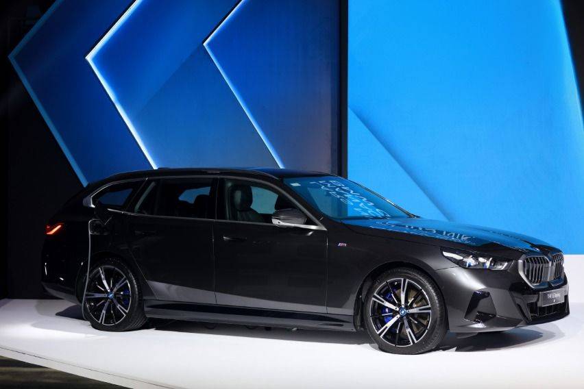 BMW i5 Touring Meluncur di Indonesia, Pionir Station Wagon Premium Listrik