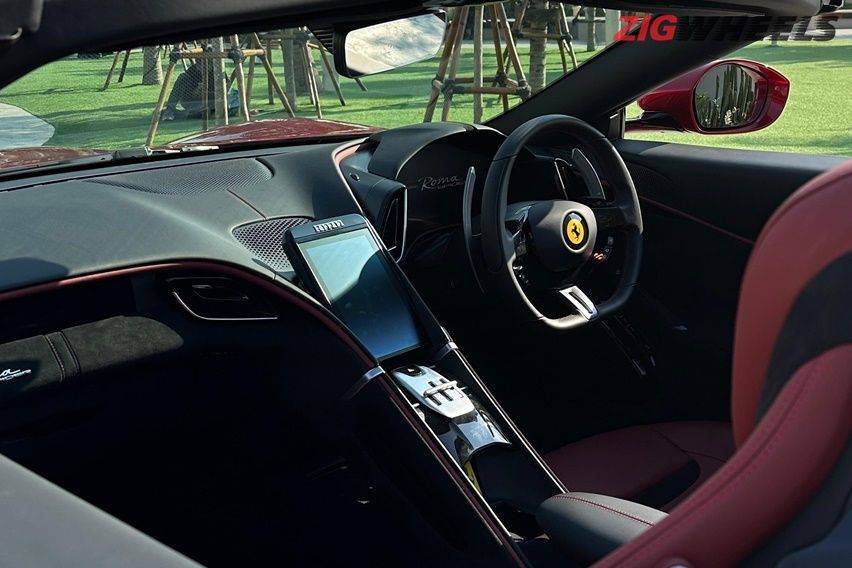 Ferrari Roma Spider interior