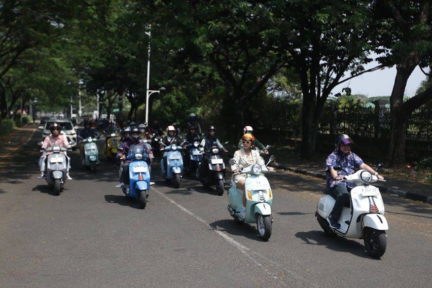 Vespa Hari Batik Nasional