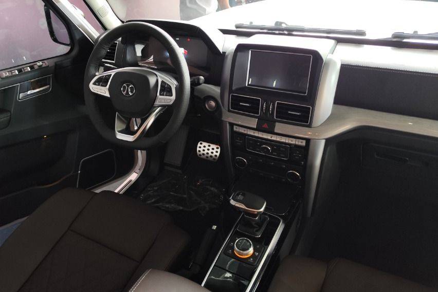 BAIC BJ80 interior