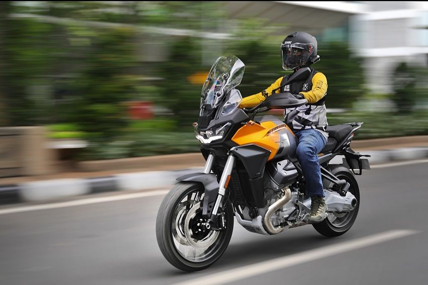 First Ride Moto Guzzi Stelvio: Pilihan Baru buat Touring Jalan Raya First Ride Moto Guzzi Stelvio: Pilihan Baru buat Touring Jalan Raya
