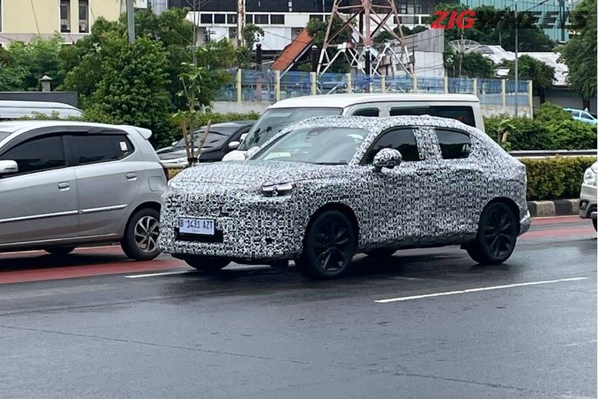 Honda HR-V e:HEV dengan Stiker Kamuflase Tertangkap Kamera, Siap Mengaspal?