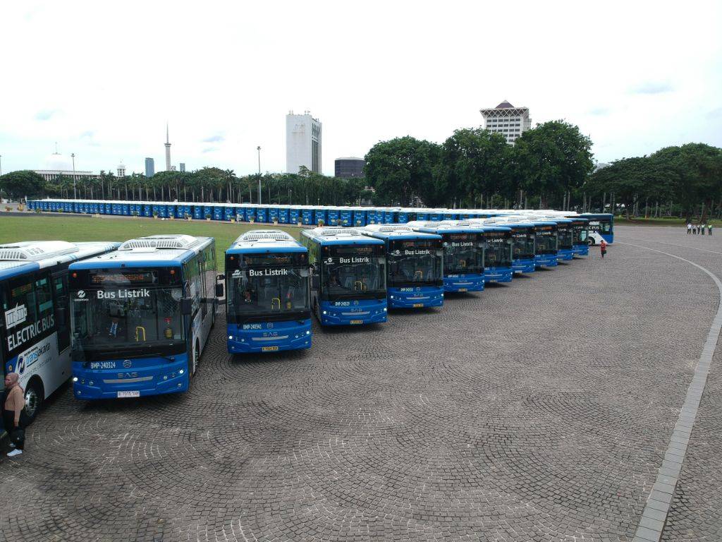 Golden Drgaon bus Transjakarta