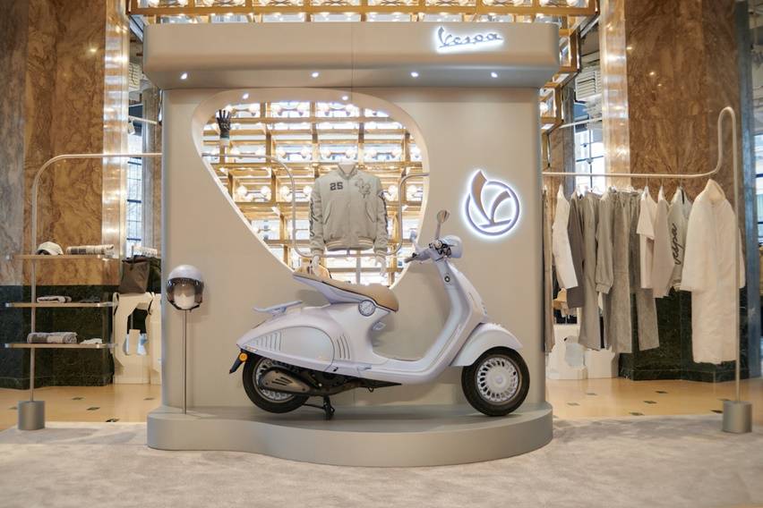 Sambut Tahun Ular, Vespa Rilis 946 Snake Edition