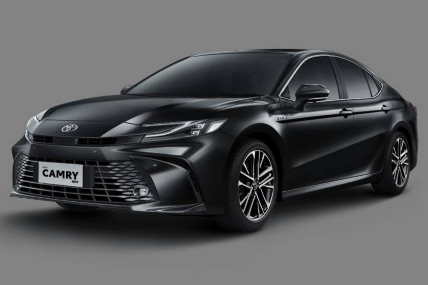 Toyota Camry Hybrid Dapatkan Penyegaran di IIMS 2025, Apa yang Berubah?