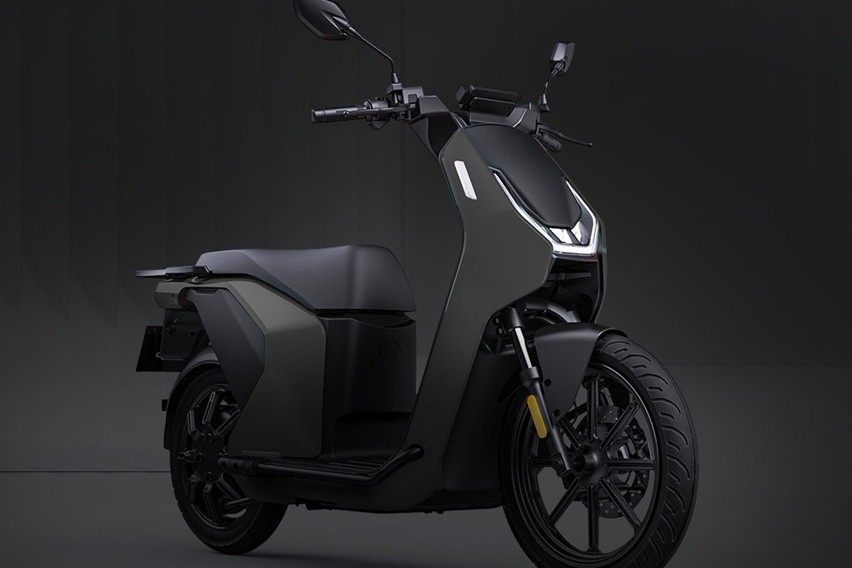 Charged Indonesia Hadirkan Sepeda Motor Listrik Baycat dengan Teknologi Pengisian Super Cepat Charged Indonesia Hadirkan Sepeda Motor Listrik Baycat dengan Teknologi Pengisian Super Cepat