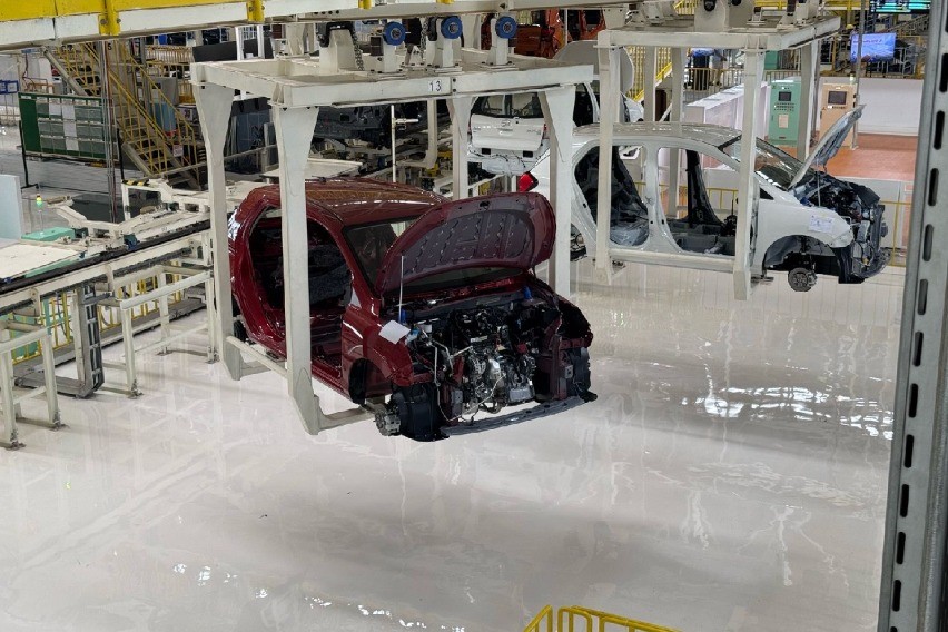 proses produksi mobil Daihatsu