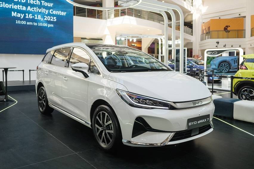 BYD eMAX7