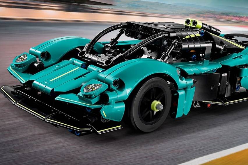 Aston Martin Valkyrie Lego