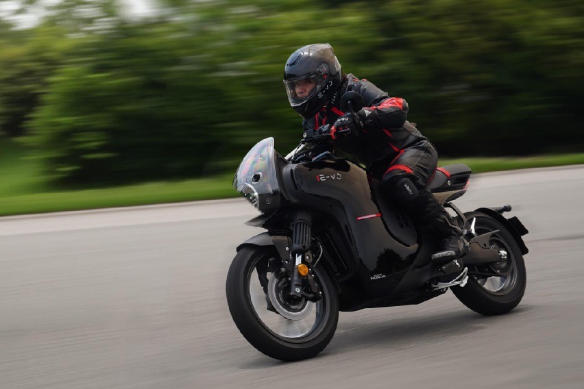 Honda E-VO, Motor Listrik Bergaya Cafe Racer dengan Teknologi Canggih Honda E-VO