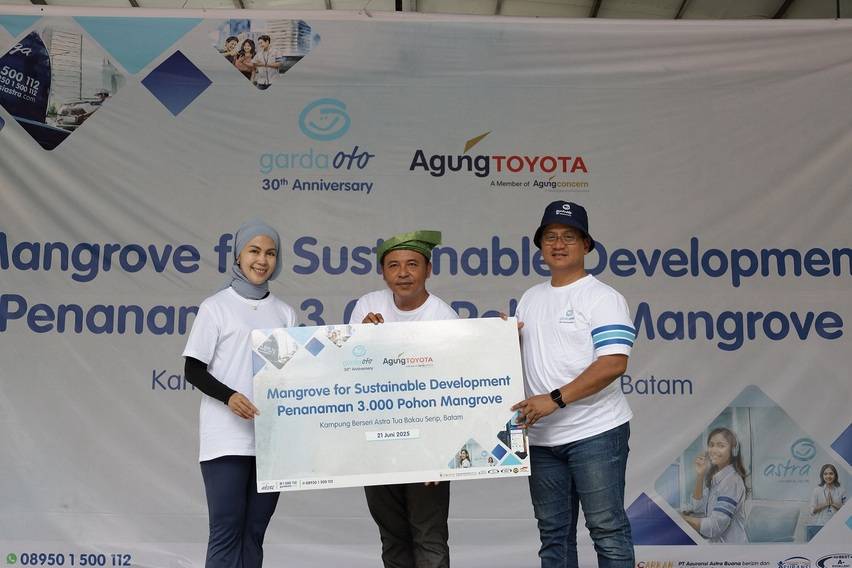 Garda Oto & Agung Toyota tanam bakau