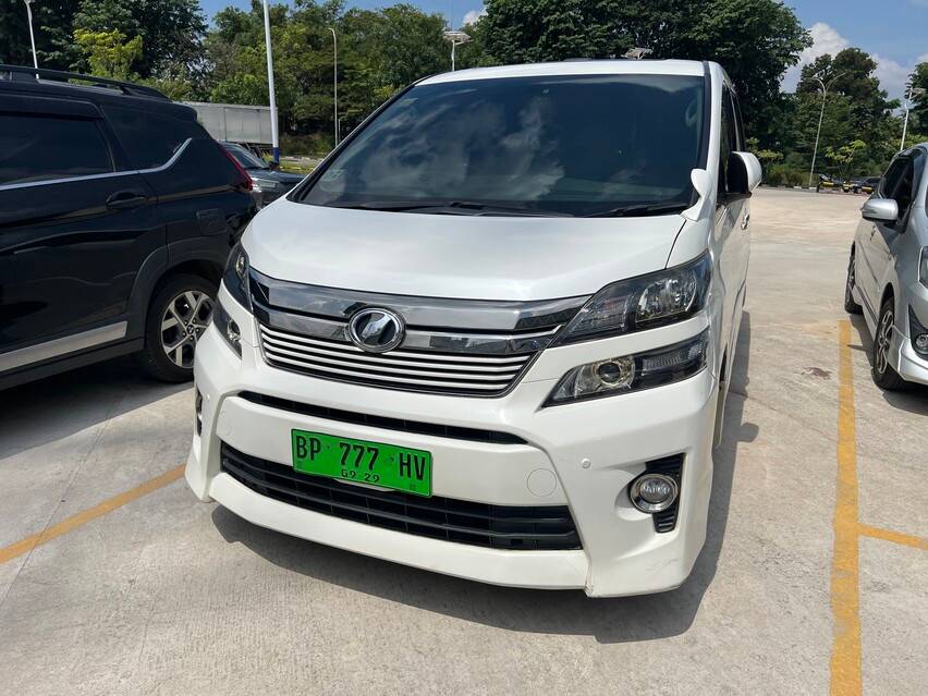 Toyota Vellfire pelat hijau batam