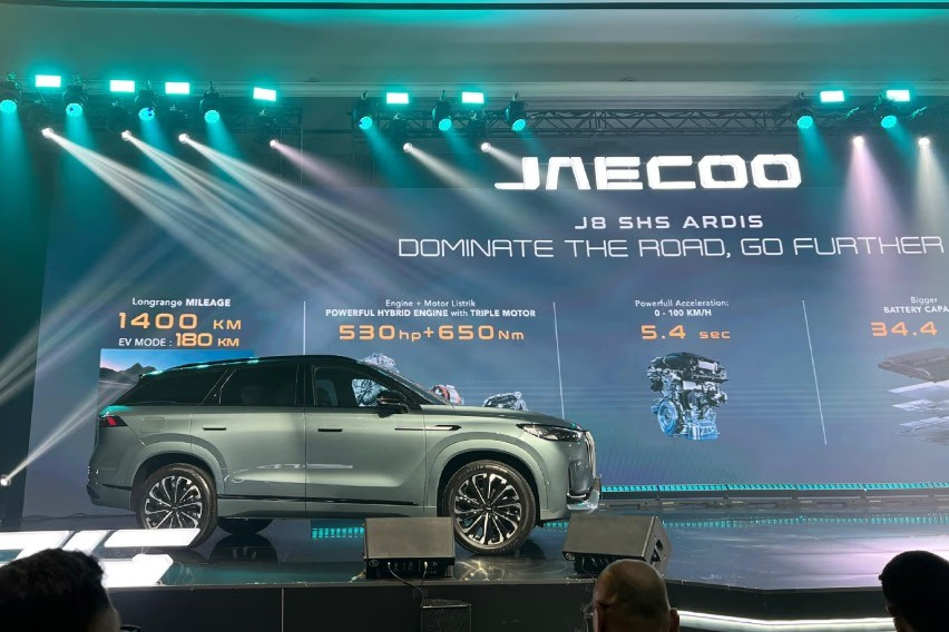 Jaecoo J8 ARDIS Mengaspal di Indonesia, Varian Super Hybrid System Debut Dunia Untuk varian Jaecoo J8 ARDIS (Super Hybrid System) atau tipe PHEV dijual dengan harga pre-booking Rp850 juta