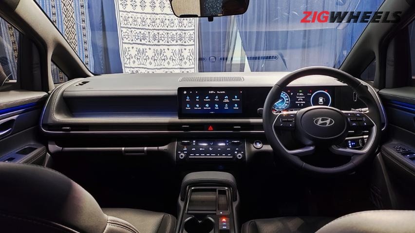 Interior Hyundai Stargazer Cartenz X