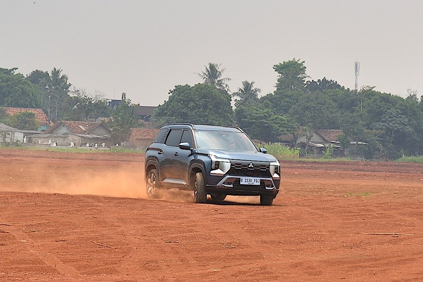 Mitubishi Destinator mode berkendara Gravel