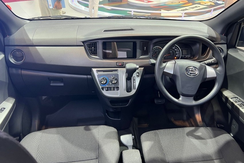 Interior New Sigra 1.2 R Deluxe meluncur di GIIAS 2025