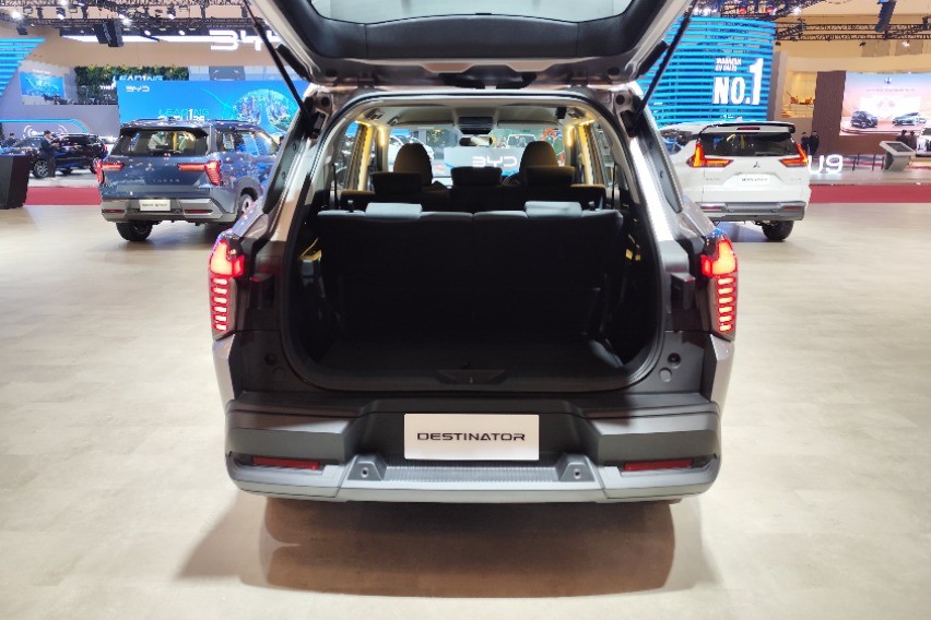bagasi Mitsubishi Destinator GLS CVT