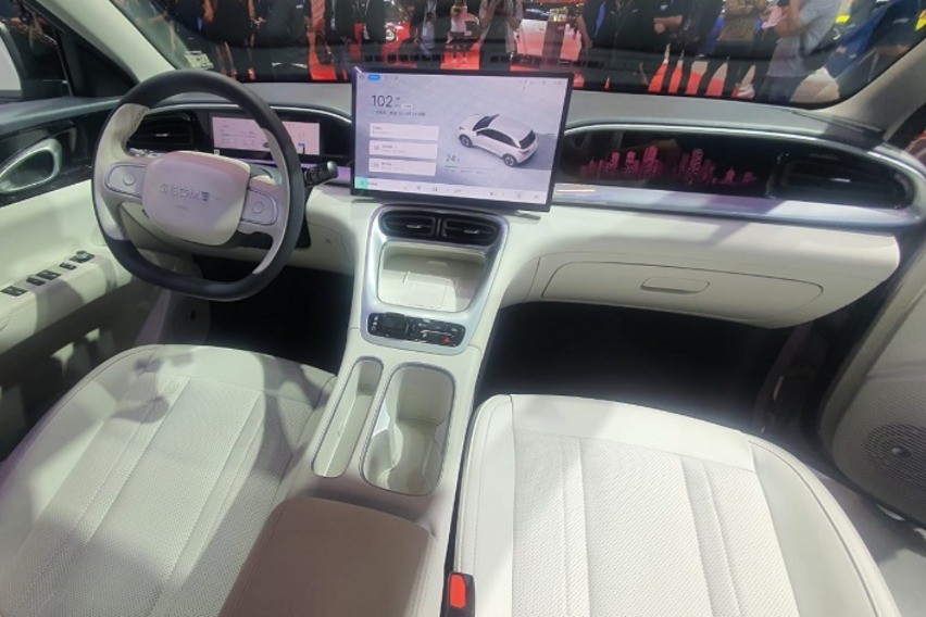 interior Geely Xingyuan