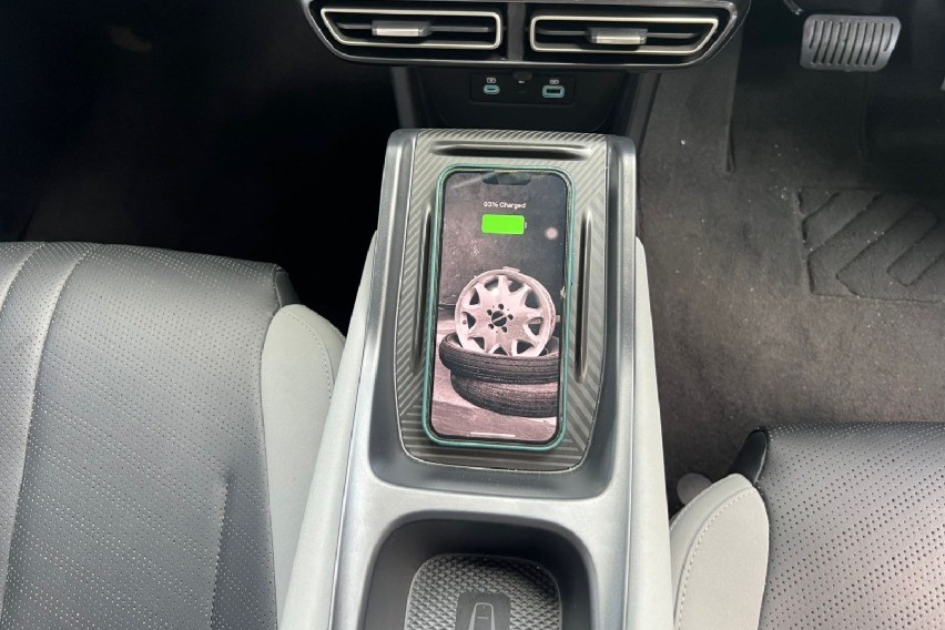 wireless charger BYD Atto 1