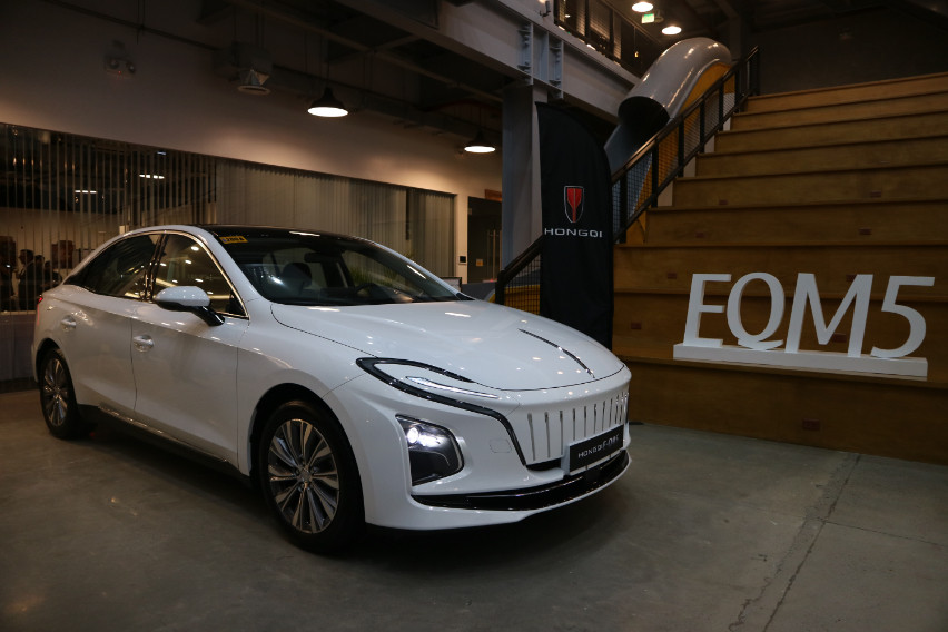 Hongqi E-QM5