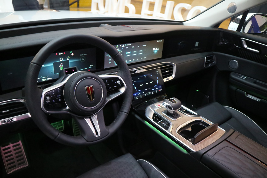 Hongqi E-HS9 EV