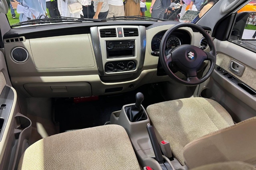 Interior Suzuki APV Arena