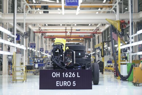 Daimler Indonesia Mulai Ekspor Sasis Bus Mercedes-Benz Euro 5 dari Pabrik Baru di Cikarang Daimler Indonesia Mulai Ekspor Sasis Bus Mercedes-Benz Euro 5 dari Pabrik Baru di Cikarang
