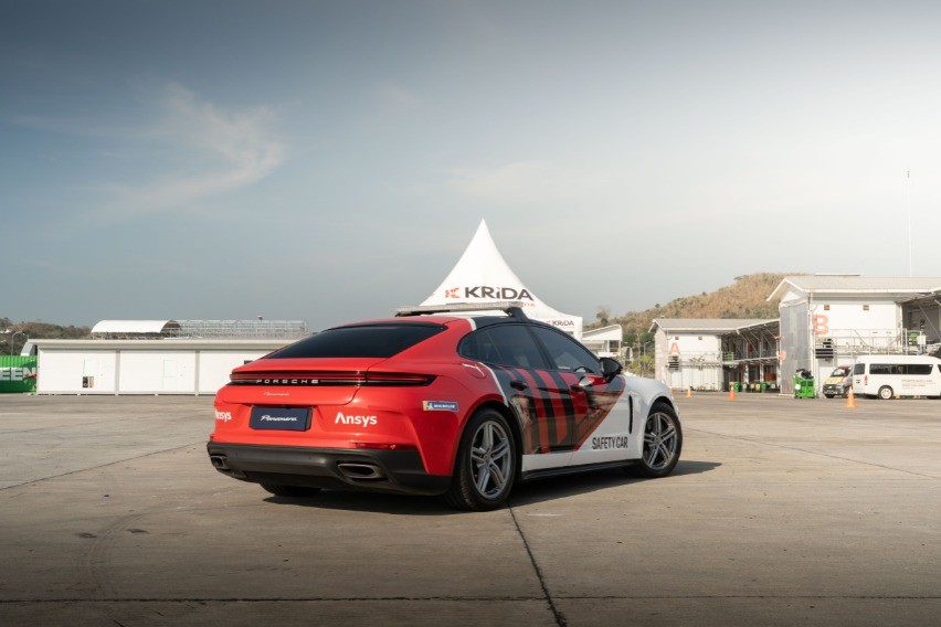 Porsche Panamera Safety Car