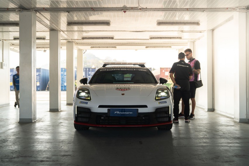Porsche Panamera Safety Car