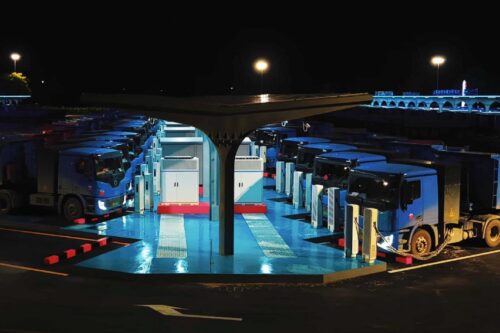 Tiongkok Bangun Stasiun Pengisian Truk Listrik Terbesar Dunia Tiongkok Bangun Stasiun Pengisian Truk Listrik Terbesar Dunia
