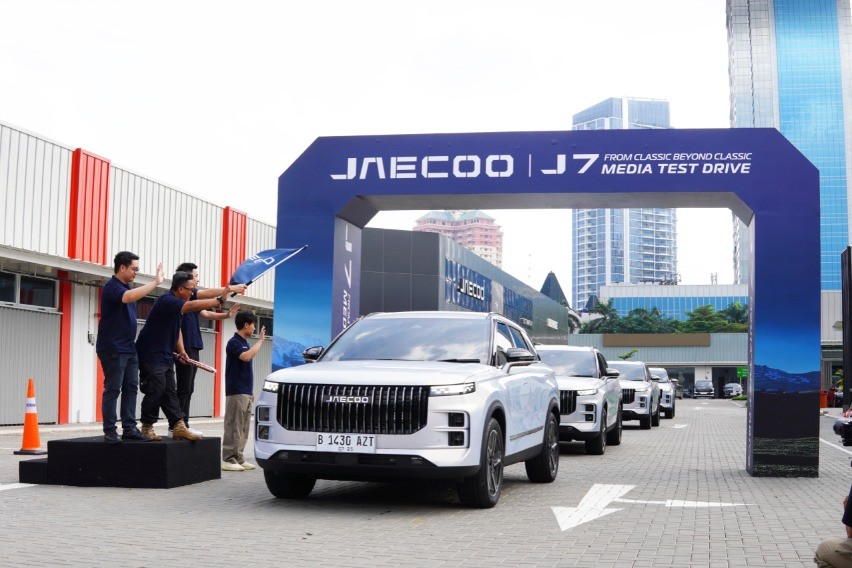 First Drive Jaecoo J7 SHS: Efisiensi Tinggi dan Fitur ADAS Lengkap First Drive Jaecoo J7 SHS: Efisiensi Tinggi dan Fitur ADAS Lengkap