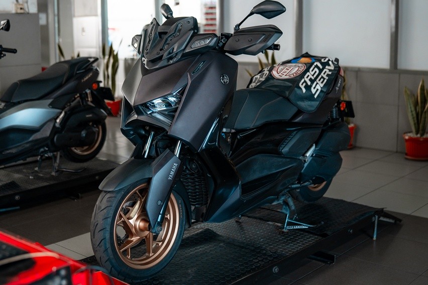 Aksesori Resmi Yamaha Maxi, Plug & Play untuk Xmax, Nmax, dan Aerox Aksesori Resmi Yamaha Maxi, Plug & Play untuk Xmax, Nmax, dan Aerox