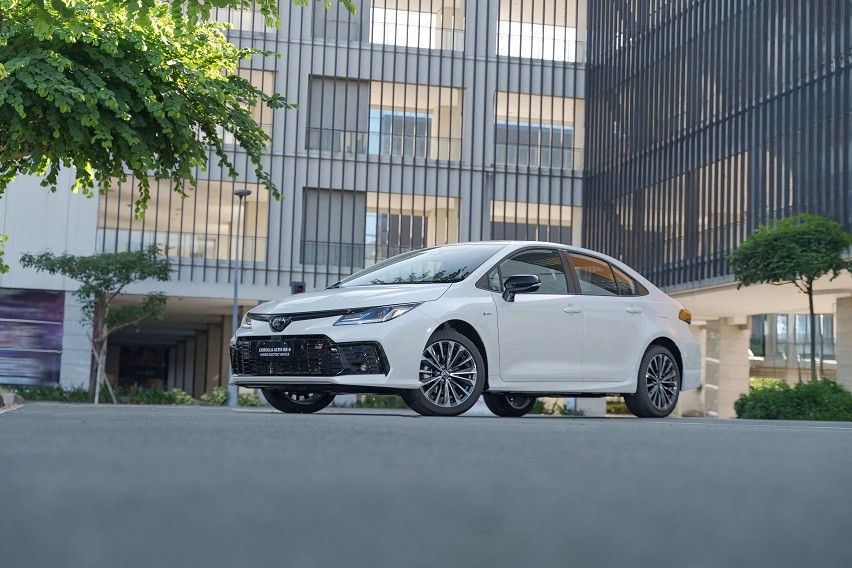 corolla altis