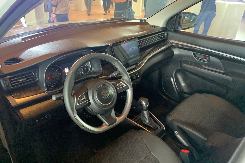 XL7 Hybrid Black Edition