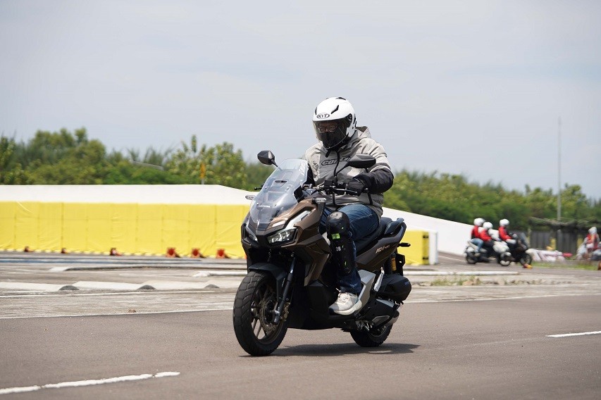 kredit honda ADV160 RoadSync 