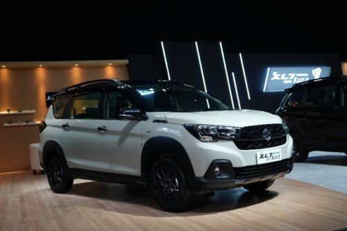 Ubahan Suzuki XL7 Hybrid Alpha Kuro, LSUV Bergaya Gelap yang Dijual Mulai Rp312,2 Juta Ubahan Suzuki XL7 Hybrid Alpha Kuro, LSUV Bergaya Gelap yang Dijual Mulai Rp312,2 Juta