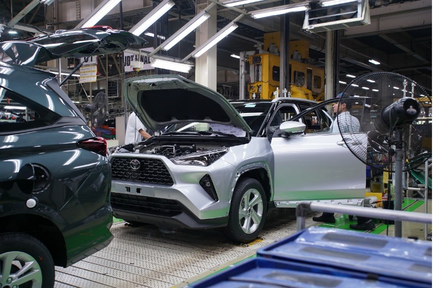 Pabrik Toyota (TMMIN) Karawang produksi mobil hybrid