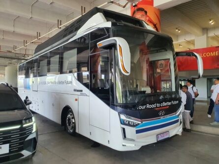 Hyundai Perkenalkan Bus Listrik VVIP dan Transportasi Umum di Indonesia, Siap Dukung Target Nol Emisi Hyundai Perkenalkan Bus Listrik VVIP dan Transportasi Umum di Indonesia, Siap Dukung Target Nol Emisi