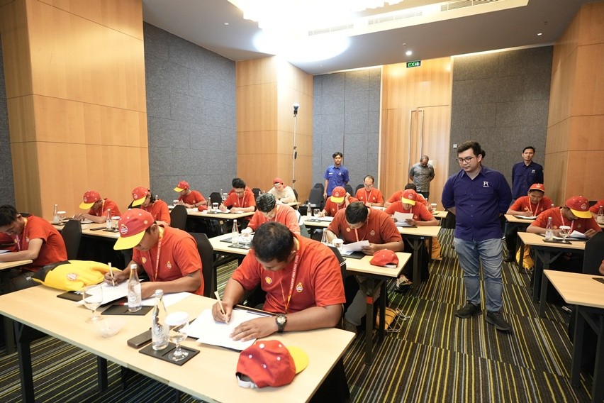 Shell Indonesia Latih 1.800 Mekanik Lewat Program Master Mechanic 2025 Shell Indonesia Latih 1.800 Mekanik Lewat Program Master Mechanic 2025